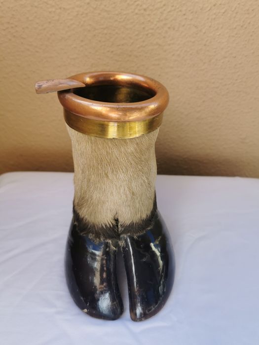 Cinzeiro pata de búfalo
