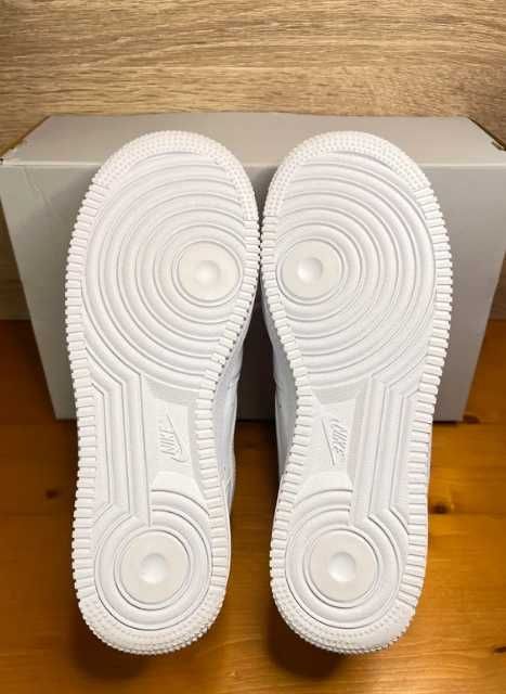 Buty sportowe męskie Nike Air Force 1 07 białe  43
