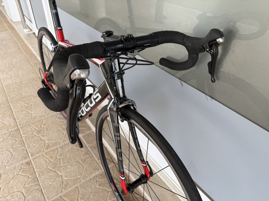 Bicicleta de estrada em carbono - muito bom estado