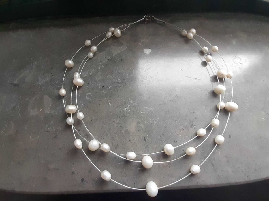 Fio com 3 filas pérolas e fecho em prata, Nunca usado