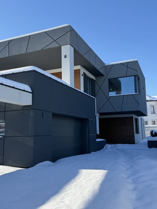 Просторий  елітний  будинок  і  крутий  проект!