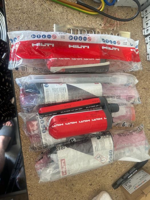Kotwa chemiczna hilti 200A i RE500