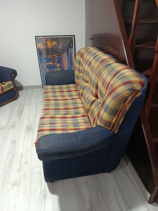 Poltrona e sofá cama em bom estado
