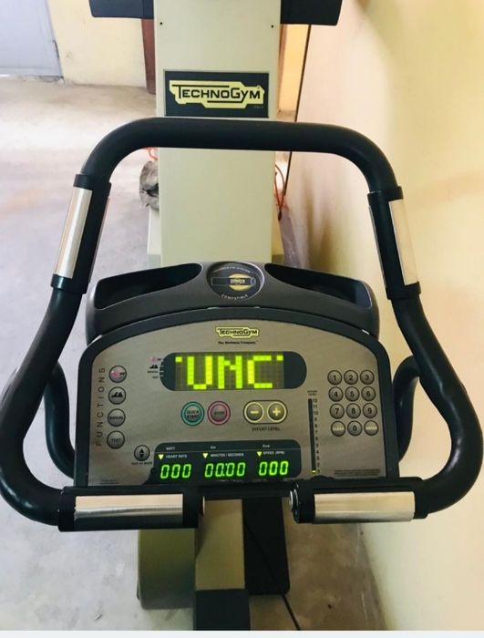 Bicicleta proficional technogym xt pro  600
