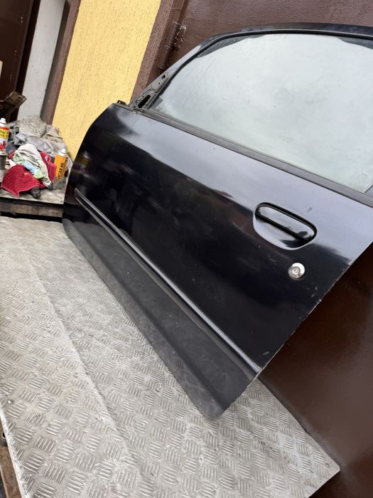 Дверь водителя Митсубиси кольт 08 mitsubishi colt