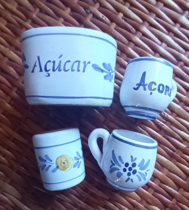 Pequenas peças de cerâmica