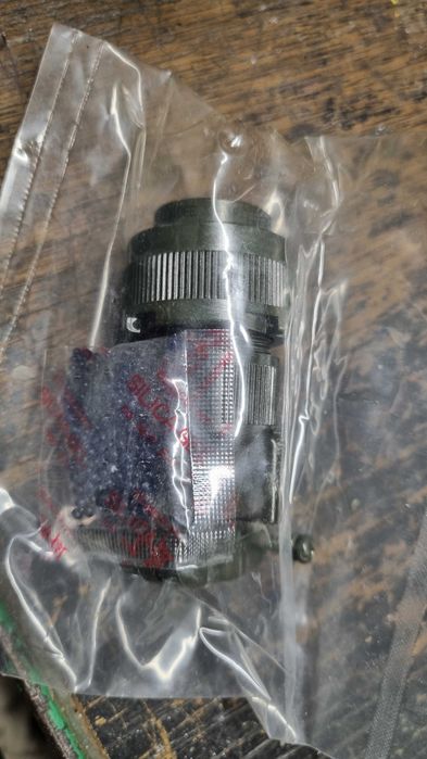 Wtyka DS3106A 18-1P AMPHENOL wojskowa nowa