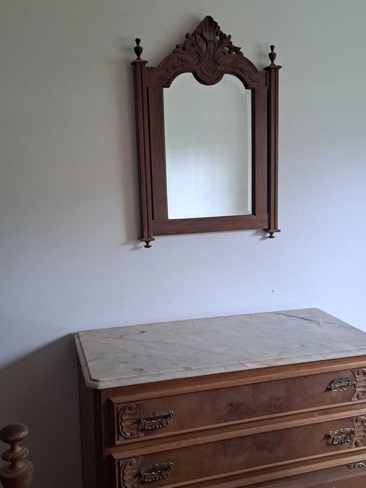 Mobília de quarto em madeira maciça de Nogueira