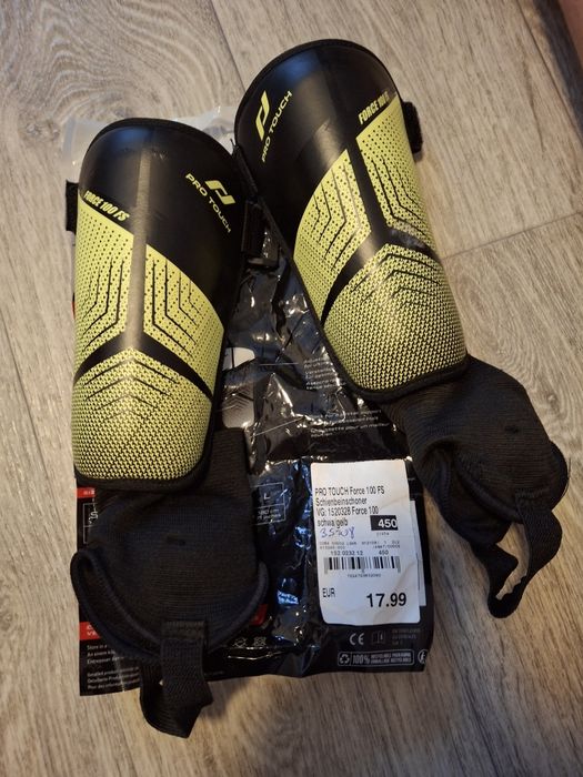 Щитки футбольные