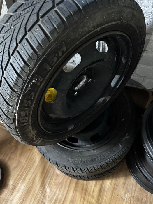 Felfi stalowe z oponami Ford Fiesta MK7. 4x108