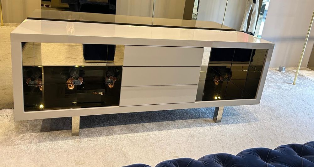 Móvel lacado impecável