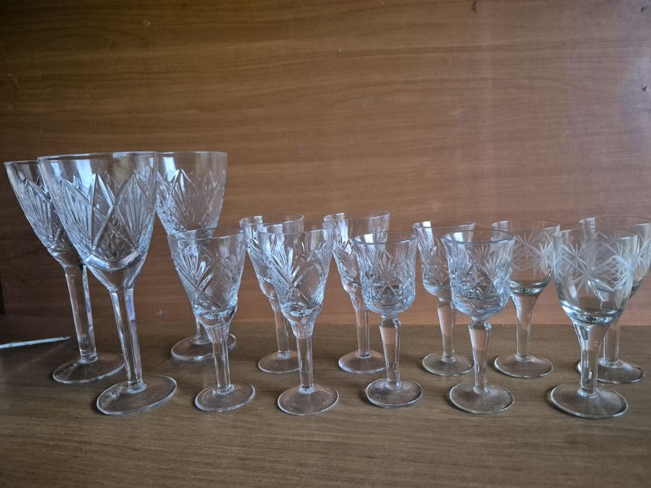 Рюмки на ножке  бокалы