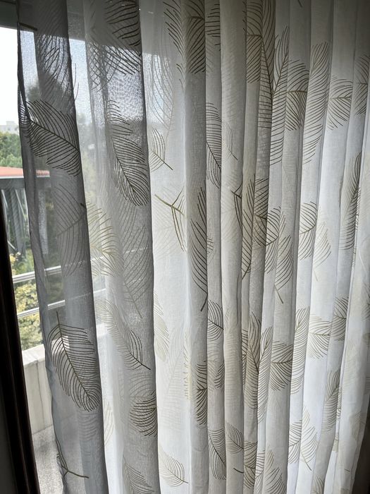 Cortinas brancas com padrão(4).
