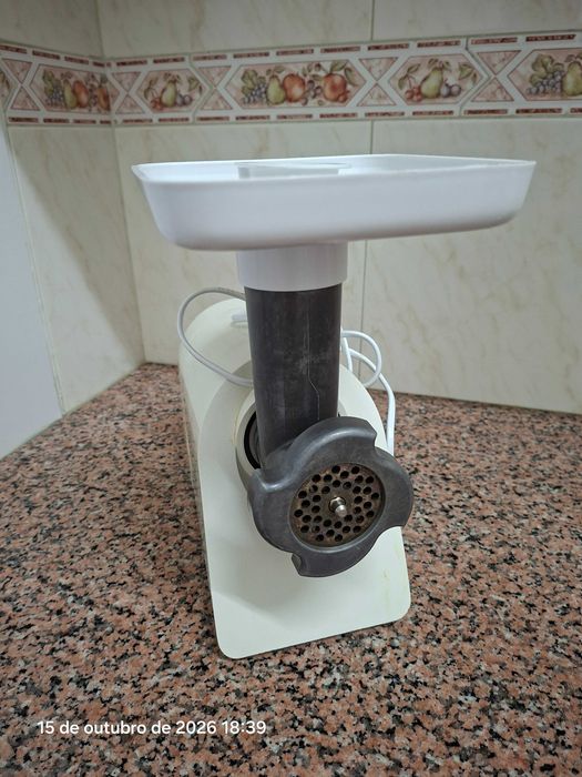 Máquina de Picar Carne Elétrica Moulinex