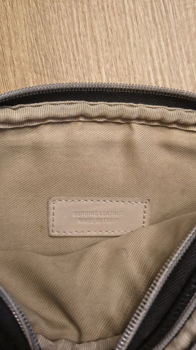 Mała pojemna torebka. Skóra.