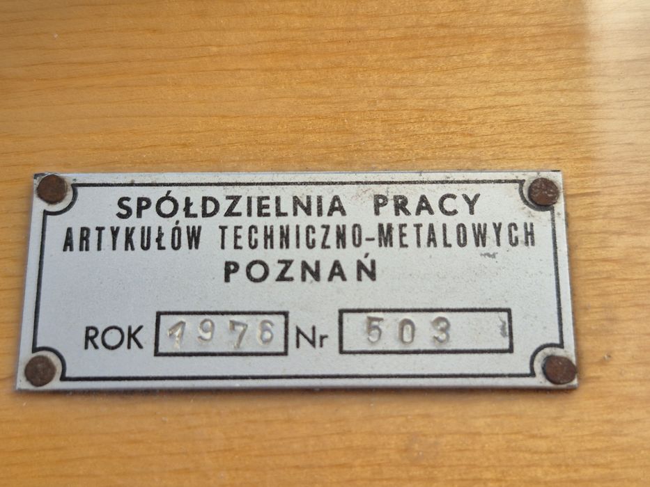 Zabytkowa waga szalkowa laboratoryjna i ceramiczne odważniki