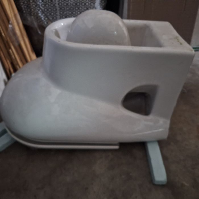 Sanita suspensa Roca com descarga a parede