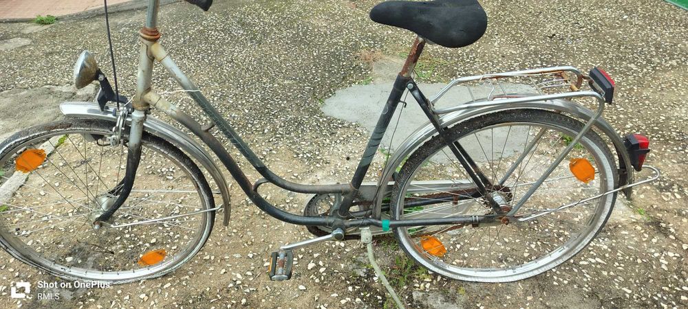 bicicleta clássica de senhora e de marca conceituada