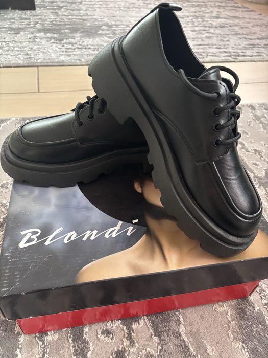 Туфлі чорні жіночі