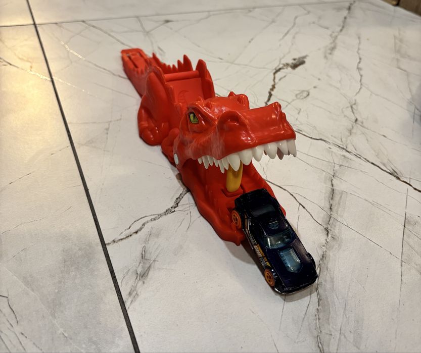 Hot Wheels 2 skocznie/tor + auto Hot Wheels