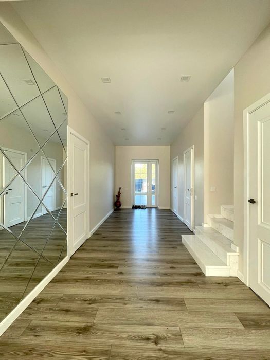 Продам будинок неподалік міського озера!