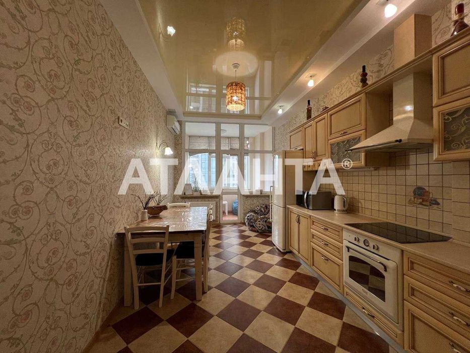 ЖК «1 Жемчужина»: квартира з меблями, технікою та паркінгом