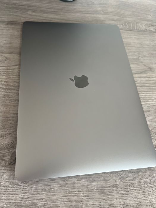 MacBook Pro 15 2018 16/512gb