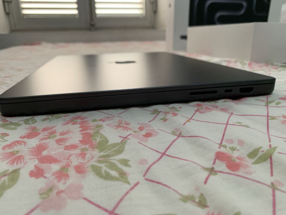 MacBook Pro 16” M4 Pro | 24 GB RAM | 1,5 TB de armazenamento | 2.300 €