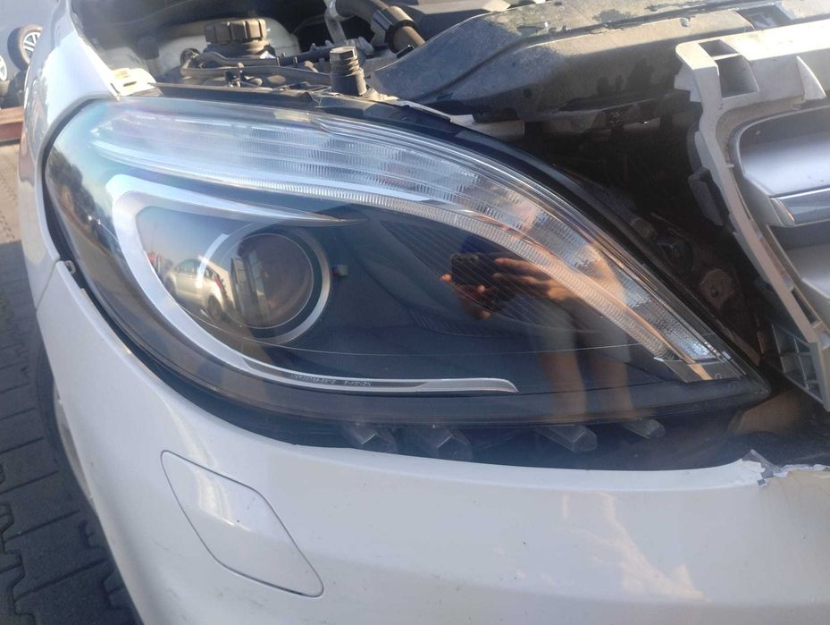 lampa przód przednia prawa BIXENON Mercedes W246  11-14r