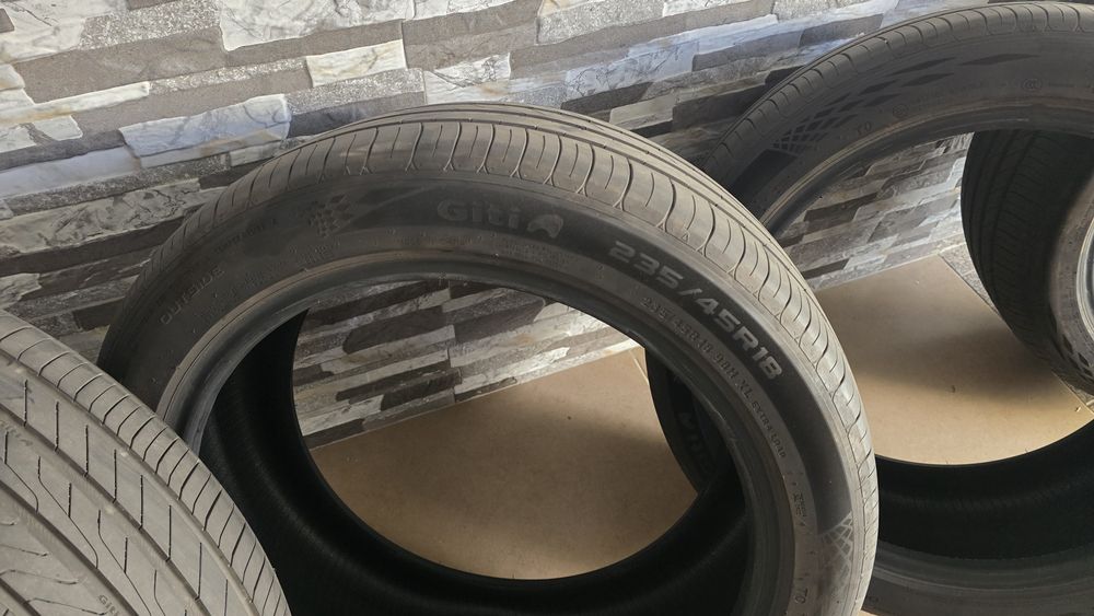 Pneus Giti 235/45R18 - Novos