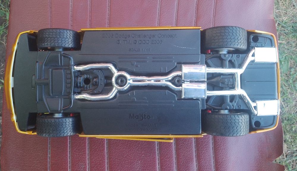 Модель Dodge Challenger Concept 1:18 Maisto