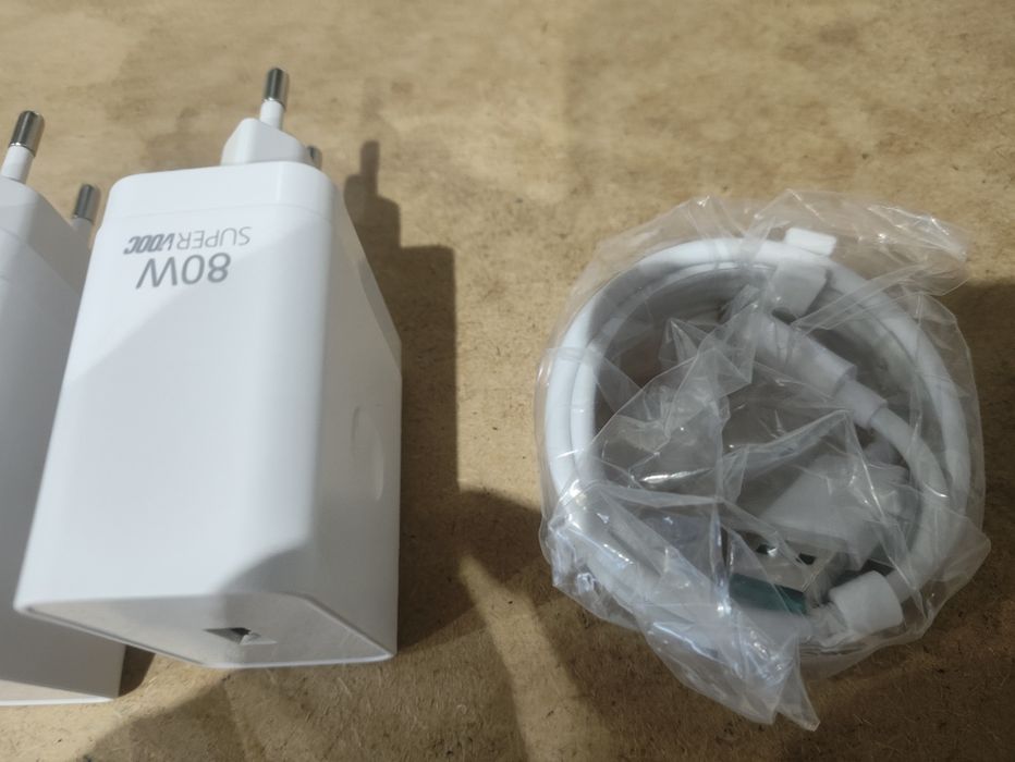 2 ładowarki do oppo, kable 1m