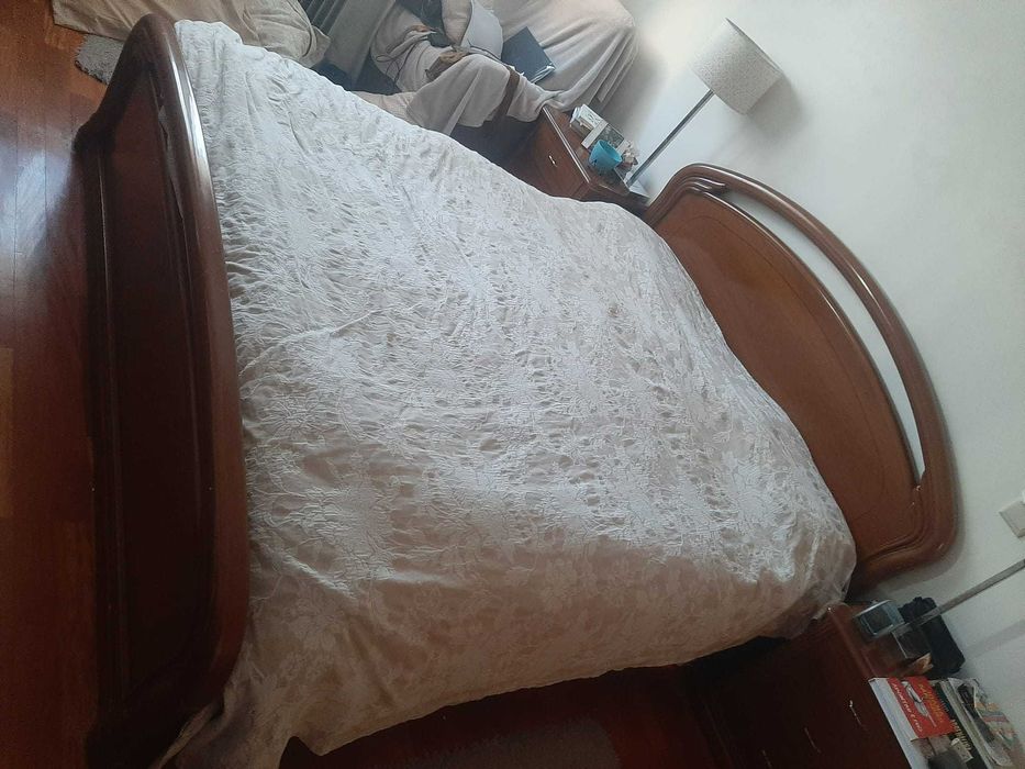 Mobília de quarto completa em cerejeira envernizada - usado sem danos