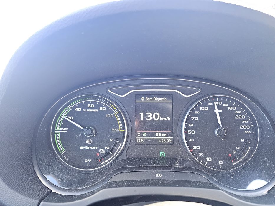 Audi A3 e-tron S-line muitos extras e estimado