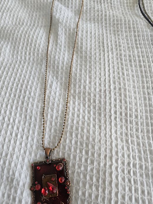Colar vermelho novo
