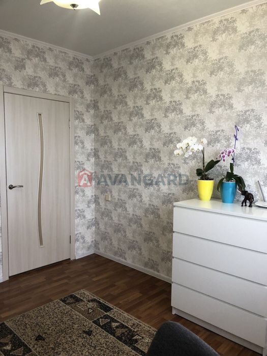 Продам 3 кімнатну з холом на Лівому березі