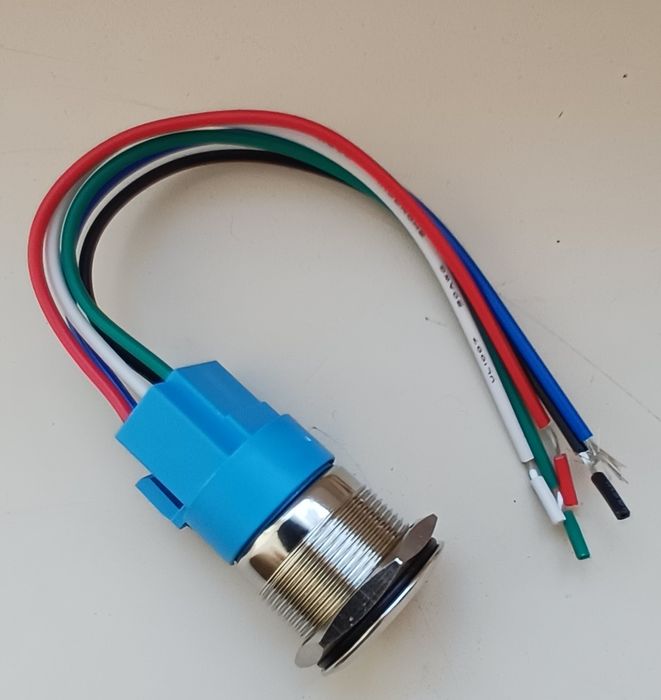 Кнопка влагозахищена з синьою підсвіткою.