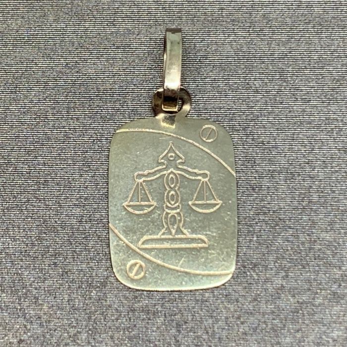 Złota zawieszka "waga" p585