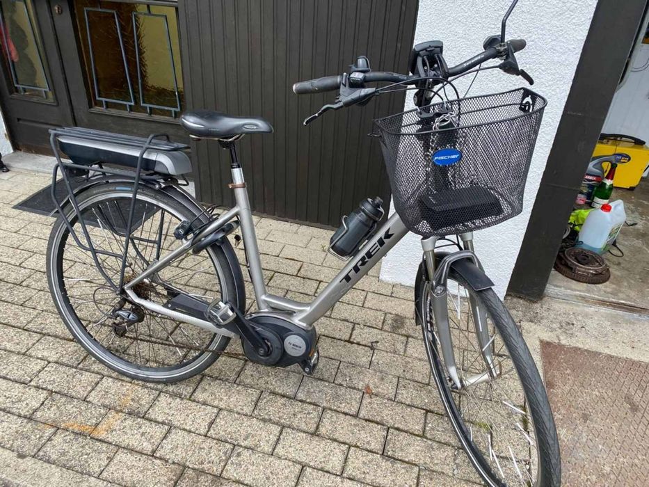 Продам велосипед електричний жіночий трек