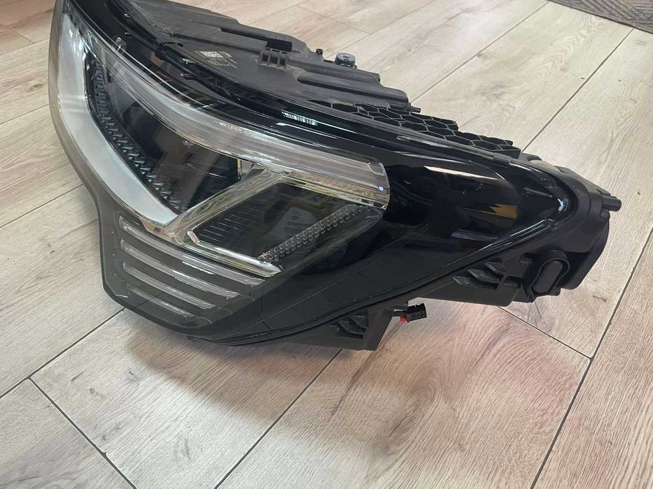 Ліва фара AUDI E-TRON 4KE