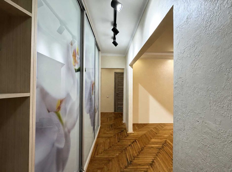 Продаж!Чудова 3км квартира з меблями та технікою біля Арсену.4 поверх