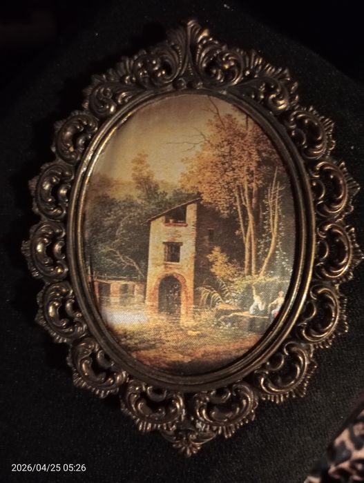 W wintarze obrazek na jedwabiu w mosiężnej oprawie