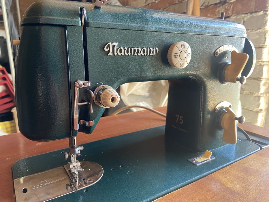 Продам швейну машину Naumann75