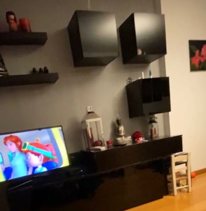 Sala completa, em madeira feita à medida + sofá-cama