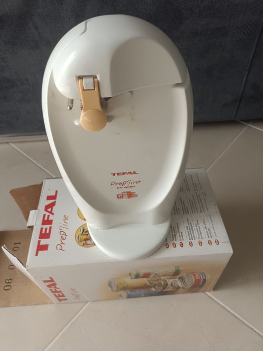 Abre latas com afia faca tefal