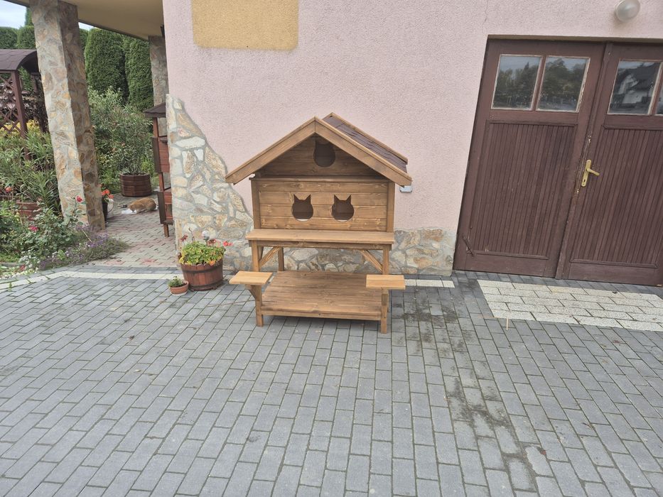 Buda dla trzech  kotów
