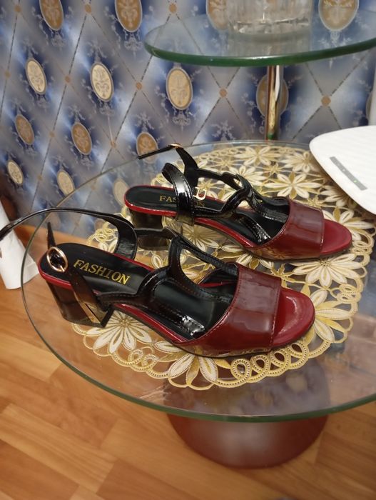 Стильні нові босоніжки, туфлі, сабо,