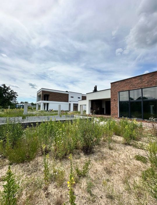 Продаж БУДИНКУ на 10 сот, центральні комунікації, газ, котеджне містеч