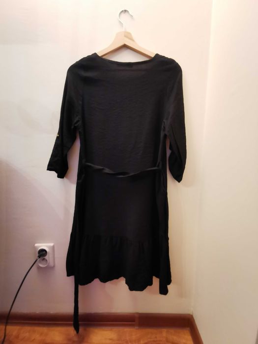 Butik czarna sukienka s 36