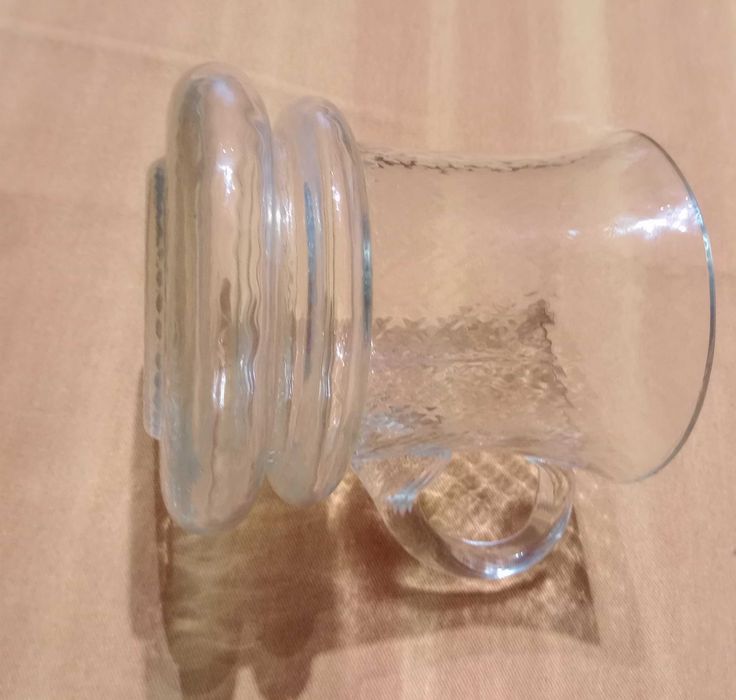 Caneca Trabalhada Vidro Martelado de 0,5 litro - Antiga mas nova